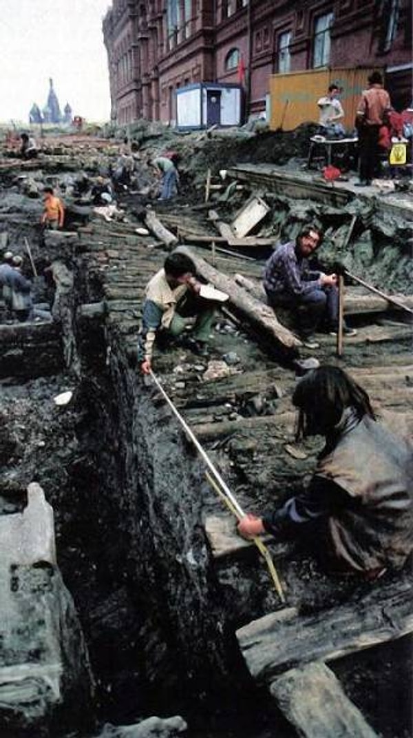 12. Археологические раскопки во время восстановления Иверских ворот.