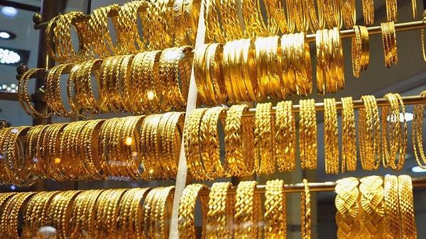 Yakın dönemde yaşanacak ekonomik tedbir paketleri ve petrol fiyatlarının da altın üzerinde etkisi olabileceği konuşuluyor.