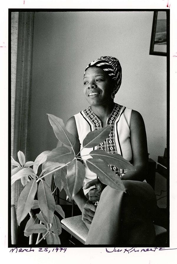 1928 doğumlu Angelou'nun anne ve babası o henüz üç yaşındayken ayrıldılar.