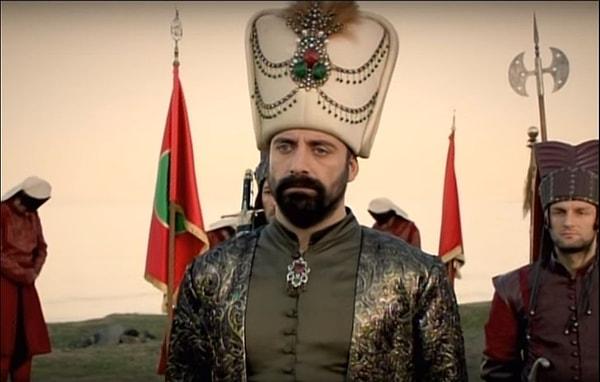 Halit Ergenç, kısa bir aradan sonra Muhteşem Yüzyıl dizisindeki Kanuni Sultan Süleyman rolüyle de kendini göstermişti.