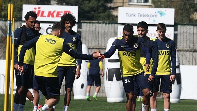 11. Fenerbahçe'de futbolcuların 4 Mayıs'ta Samandıra Tesisleri'nde toplanarak sosyal mesafe kuralı çerçevesinde çalışmalara başlaması bekleniyor.