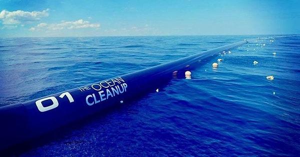 10. Hollandalı bilim insanları okyanusu temizleyecek bir sistemi yürürlüğe koydular. Bu sistem bir bariyer ve akıntıları kullanarak plastik atıkları ayırıyor.