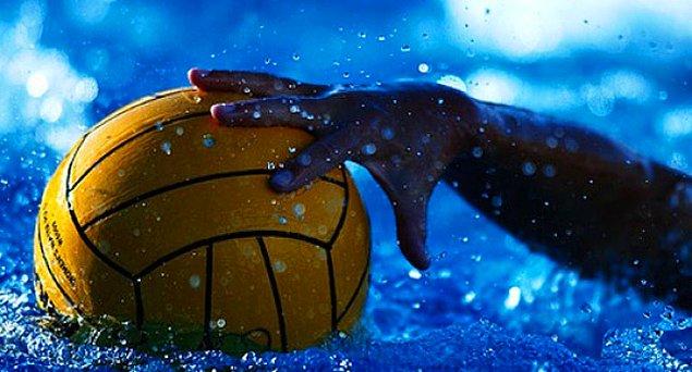 2. 2021 yılında yapılması planlanan 'Dünya Su Sporları Şampiyonası'nın bir yıl ertelendiği açıklandı.