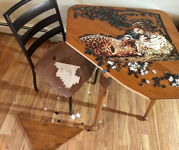 "Мой стол внезапно сломался."