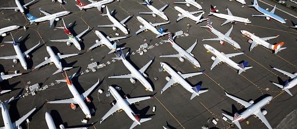 12. "İnsanlar: 2020 yılında uçan arabalar olacak! 2020 yılı: Uçaklar bile uçamıyor."