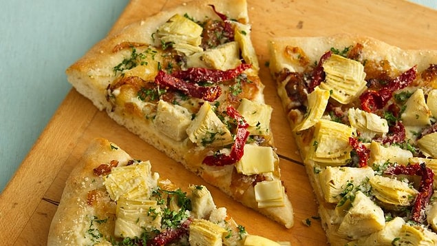 9. Vejetaryen pizzaya yeni bir soluk getirecek: Enginar Kalpli Pizza