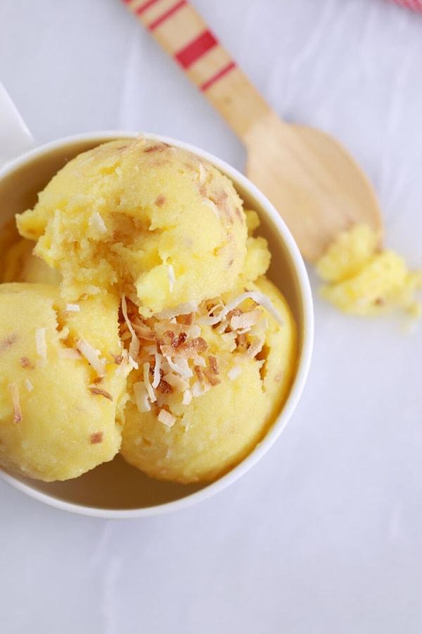 5. Ananaslı ve hindistan cevizli dondurma