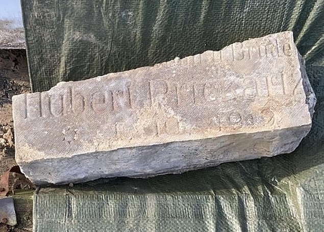 2. "Evimizin mezar taşından yapıldığını öğrendim."