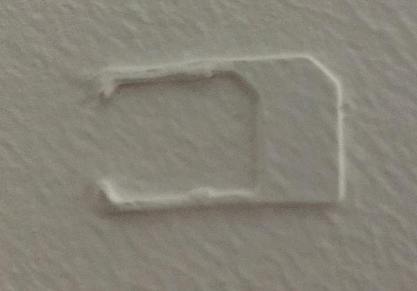 12. "Yeni evimin tavanında bu şekilde eski bir SIM kart buldum."