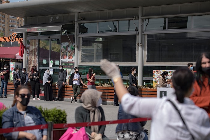 Muhalefetten AVM'lerin Açılmasına Tepki: 'Peki Camiler Neden Kapalı?'