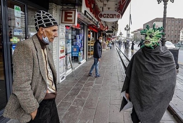 5. Amca hayal mi görüyorum diye düşünüyor muhtemelen...