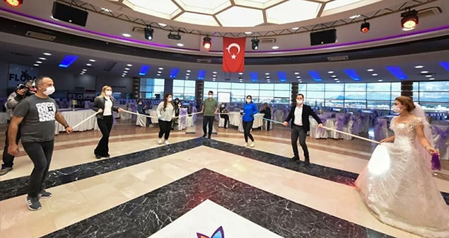 17. Ne olursa olsun halaydan vazgeçemiyoruz.:)