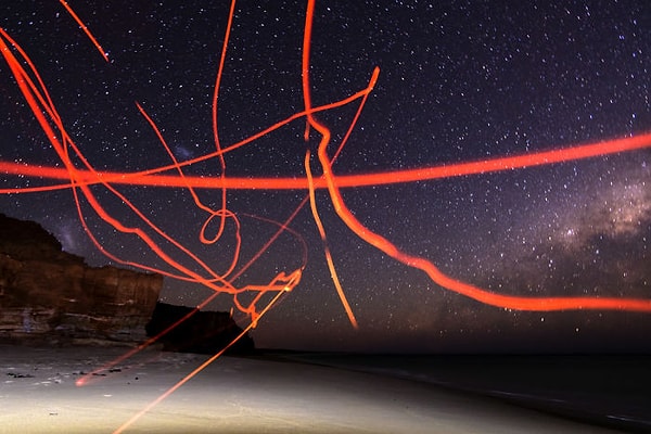 5. "Спасибо мухе, которая пришла на красный свет от камеры"