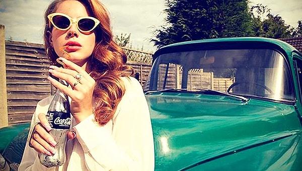 Lana Del Rey kuşkusuz bir şekilde çağımızın hem en güzel hem de en ikonik kadınlarından bir tanesi.