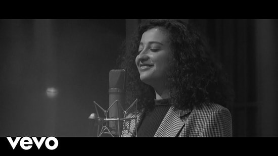 Melike Şahin ft. Hakan Taşıyan - Kilitli Kapılar Açılsa Şarkı Sözleri