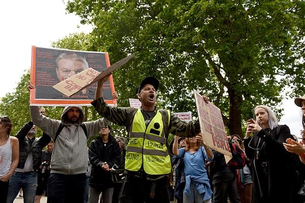 Londra'da 'özgürlük' sesleri: Kısıtlamalar protesto edildi