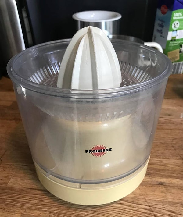 8. "Я использовал эту соковыжималку, чтобы делать свежий апельсиновый сок для моих родителей, когда был ребенком. Ей уже 51 год, и она все еще как новенькая"