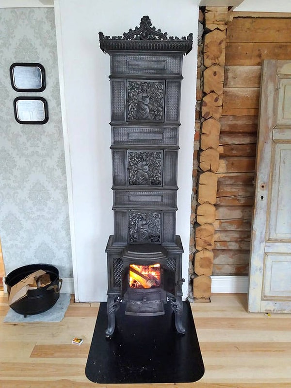 10. «Этому камину более 130 лет».