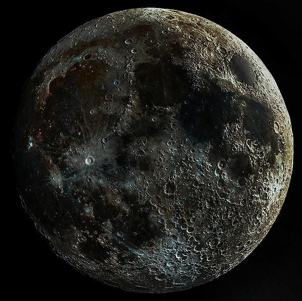 2. "2 hafta boyunca Ay'ın fotoğraflarını çekip birleştirdim. Yüzeyi nasıl heterojen anlayabilirsiniz."