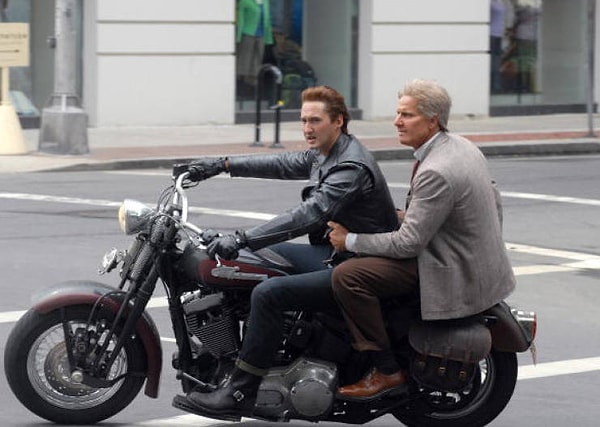 6. Дублеры Харрисона Форда и Шайф ЛаБафа на съемочной площадке "Индианы Джонса и Королевства хрустального черепа" - Пэт Банта и Колин Фолленвейдер