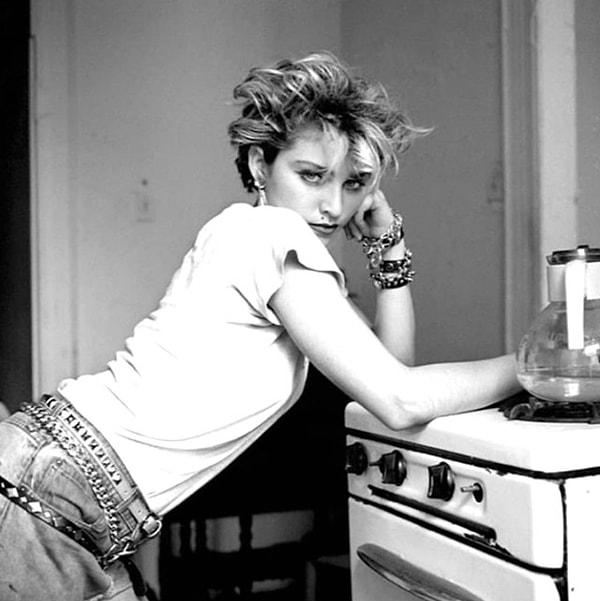 "Düşük bel pantolon" akımının öncüsü de Madonna idi.