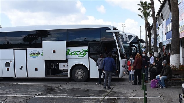 Otobüsler sefere hazır halde bekliyor