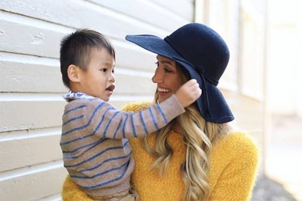 Пара назвала мальчика Хаксли. С тех пор, как Хаксли начал жить с ними, пара выпустила большое количество видеоконтента об усыновлении и уходе за детьми.