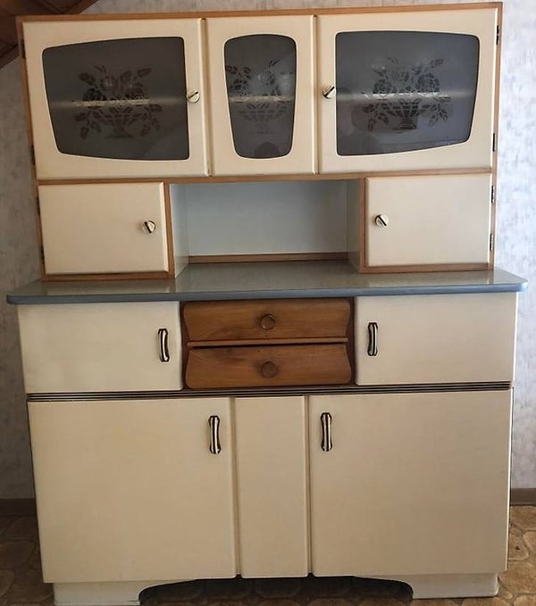 6. «Мы с моей девушкой переезжаем в дом ее прабабушки. Она оставила всю свою мебель, радио и тому подобное. Я уверен, что все это из 40-х или 50-х годов и было сделано в Австрии».