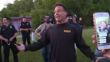 ABD'de  'Biz Bu Değiliz' Diyen Bir Şerif, Protestoculara Katıldı
