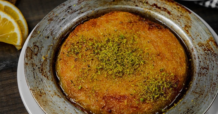 Künefe Tarifi: Şerbetli Tatlıların En Sevileni Nefis Künefe Nasıl Yapılır?