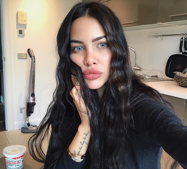 Bu kez pek çok kişi gibi idol olarak Angelina Jolie'yi seçtiği düşünülüyordu.