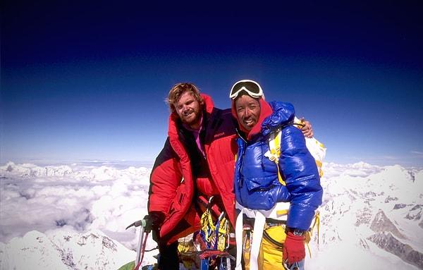 2011 yılında Everest'e sonuncu kere tırmanarak 21. tırmanışını gerçekleştirdi.