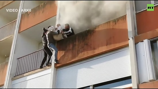 Yangında Mahsur Kalan Yaşlı Adamı Kurtarabilmek İçin Seferber Olan Gençler