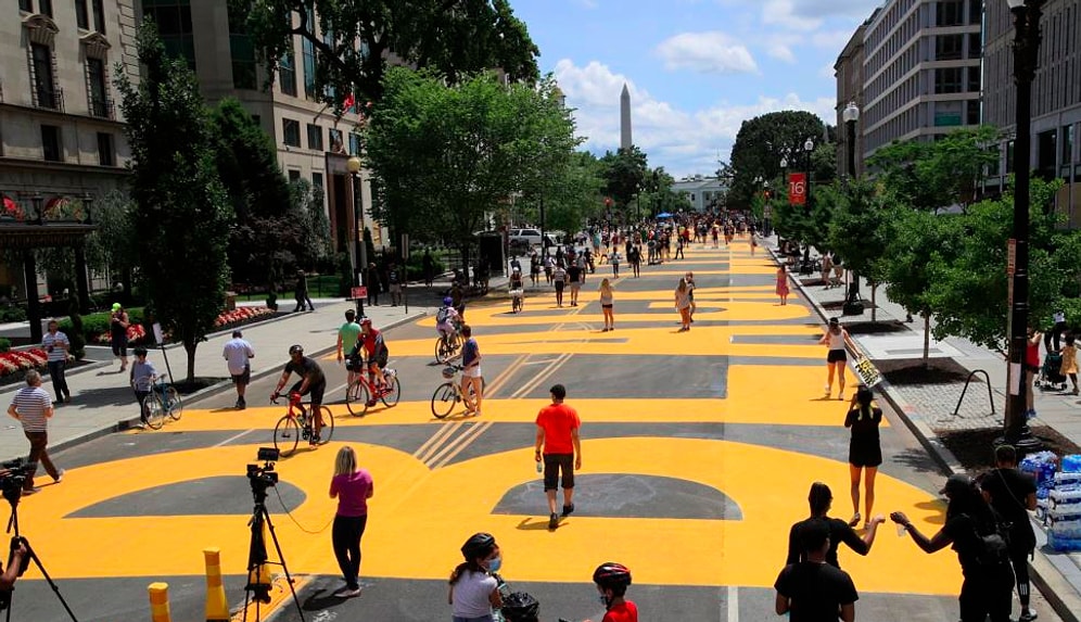 Beyaz Saray'a Çıkan Caddenin Adı 'Siyahların Hayatı Önemlidir' Olarak Değiştirildi