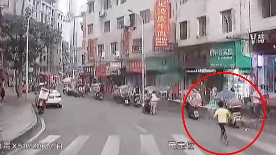 İtfaiyenin Bir An Önce Yolu Bulup Yangını Söndürmesi İçin Yol Gösteren 11 Yaşındaki Çocuk