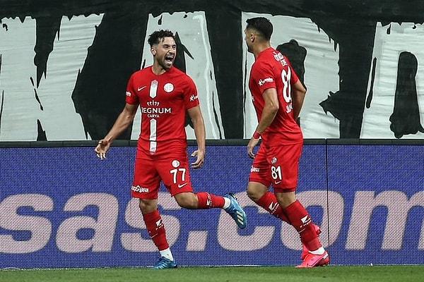 Antalyaspor 15. dakikada Sinan Gümüş'ün attığı gol ile 1-0 öne geçti.