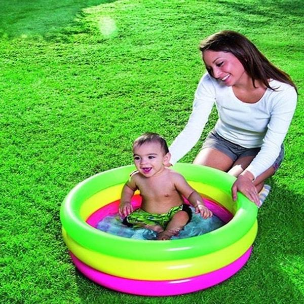 4. Minik bebeği olanlar için zemini yumuşak bu mini havuzlar ideal! Fiyatı da oldukça uygun.