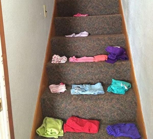6. "Damadım torunumdan kıyafetlere üst kata koymasını isteyince o da merdivenlere koyarak gitmiş."