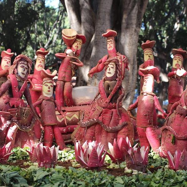 3. Meksika'nın Oaxaca eyaletinde dev bir turp oyma festivali yapılmaktadır.