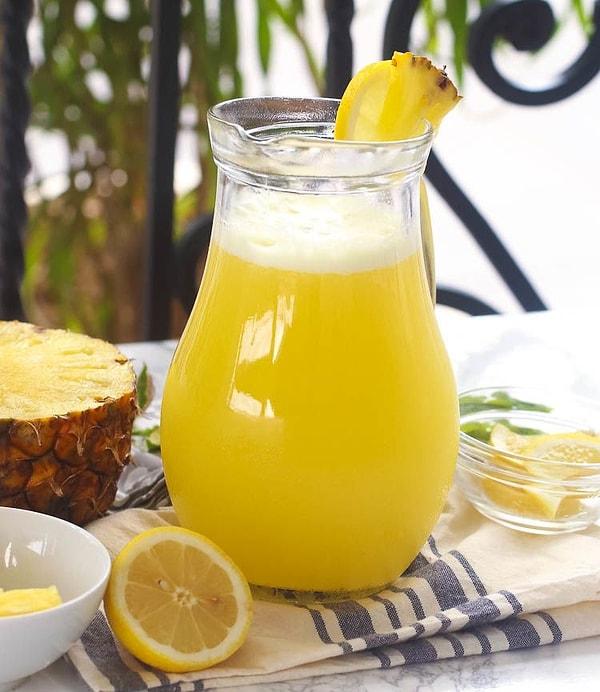 5. Soğuk ananas suyunu misafirlerinize ikram edebilirsiniz.