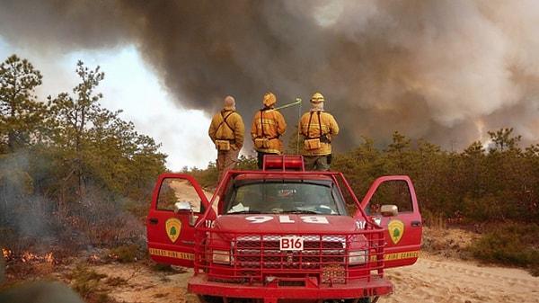 4. New Jersey Orman Yangını Servisi 18 ila 50 yaş arası herkesi bir yangın durumunda yardıma çağırabilir. Gitmemek suçtur.