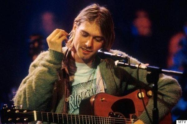 Cobain’in performansında giydiği hırka da Ekim 2019’da düzenlenen açık artırmada 334 bin dolarlık (yaklaşık 2,3 milyon TL) rekor fiyata satılmıştı.