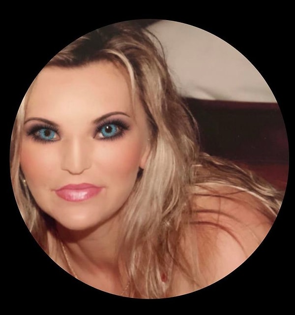 20. Эта девушка, очевидно, с другой планеты