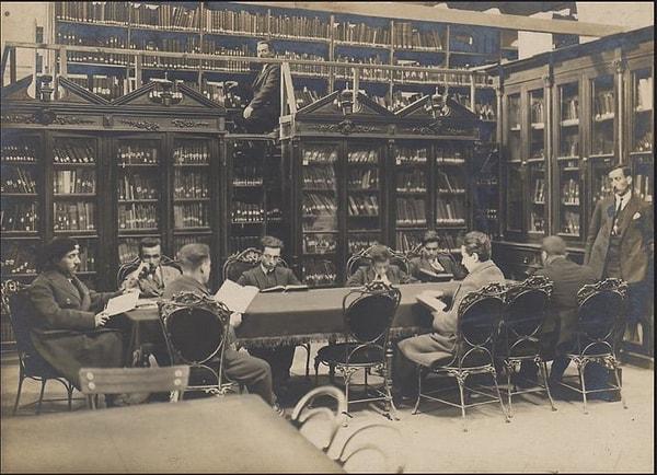8. Beyazıt Devlet Kütüphanesi okuma salonu, İstanbul, 1930.