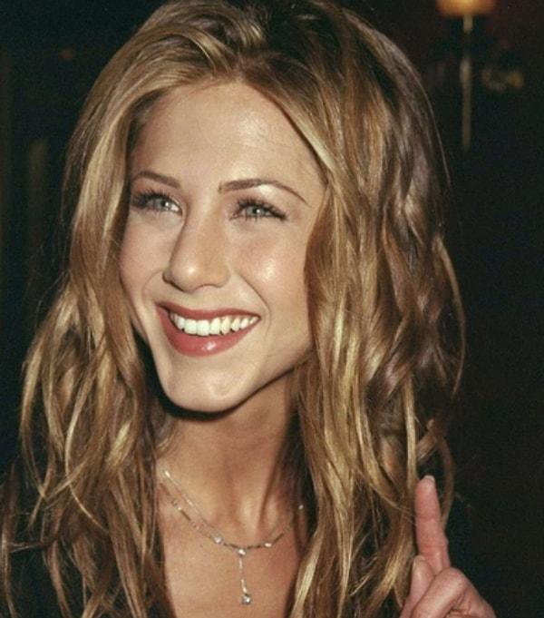 10. Jennifer Aniston her yıl düzenli olarak güzellik ürünlerine 140 bin dolar harcıyormuş.