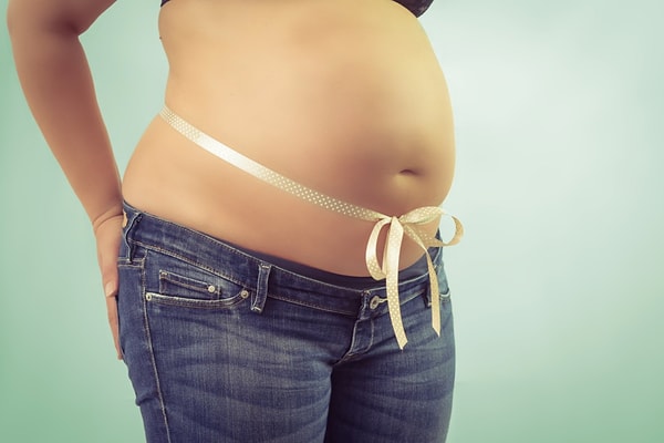 2. "По мере того, как мой живот рос во время беременности, мой пупок скользил по одной стороне моего живота...