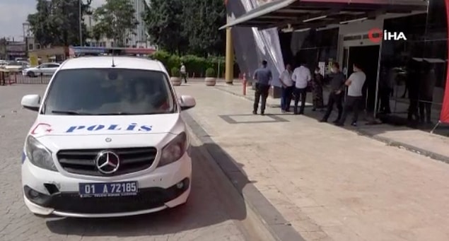 Bunun üzerine polis ekipleri nikah salonuna baskın düzenledi.