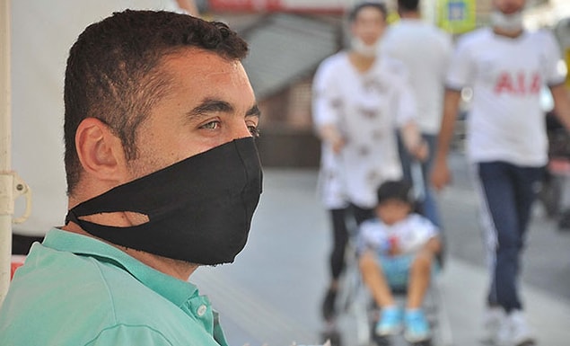Aktaş, siyah maskelerin sivilceye de neden olduğunu belirterek, şunları söyledi: