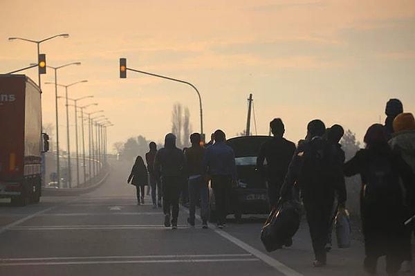 7. Mültecilere Avrupa sınır kapılarımızın açılmasının ardından Edirne'de Suriyelilerin büyük göç hareketi başladı.