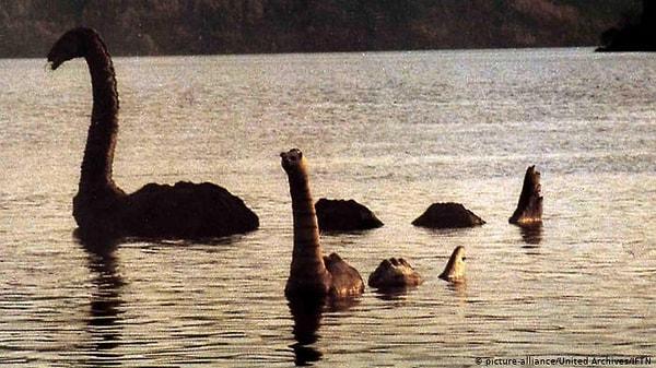 Loch Ness Canavarı - İskoçya